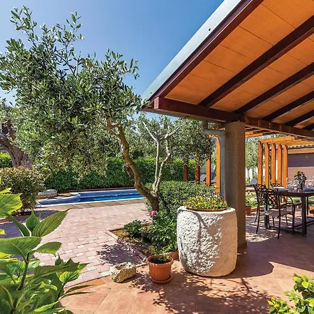 Holiday home Cozy In With Outdoor Swimming Pool Pula