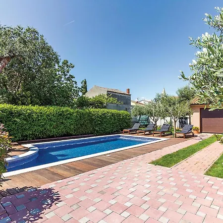 Holiday home Cozy In With Outdoor Swimming Pool Pula