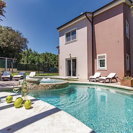 Holiday home Cozy In With Outdoor Swimming Pool
