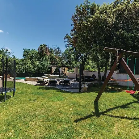 Cozy In With Outdoor Swimming Pool * Pula