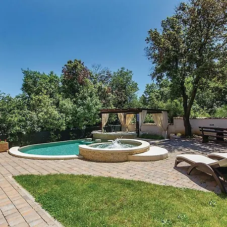 Cozy In With Outdoor Swimming Pool * Pula