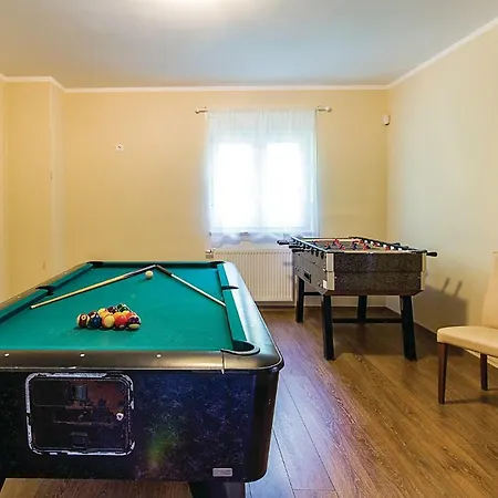 Cozy In With Outdoor Swimming Pool Holiday home *