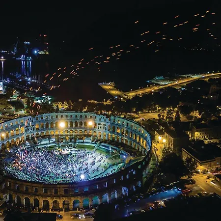 Ferienhaus Cozy In With Wifi