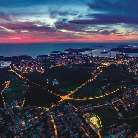 Ferienhaus Cozy In With Wifi Pula