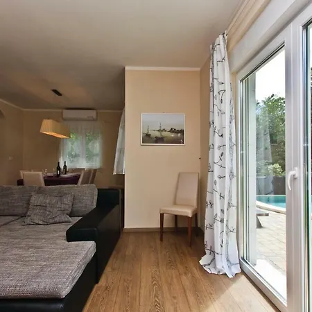 Дом отдыха Cozy In With Wifi Пула