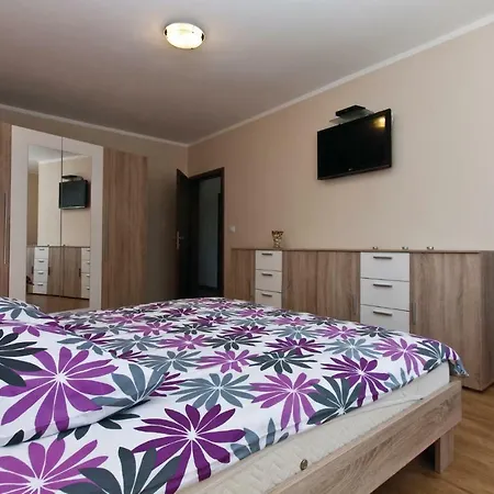 Сasa de vacaciones Cozy In With Outdoor Swimming Pool