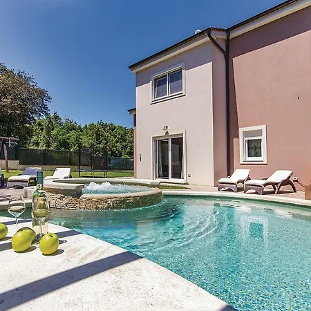 Сasa de vacaciones Cozy In With Outdoor Swimming Pool *